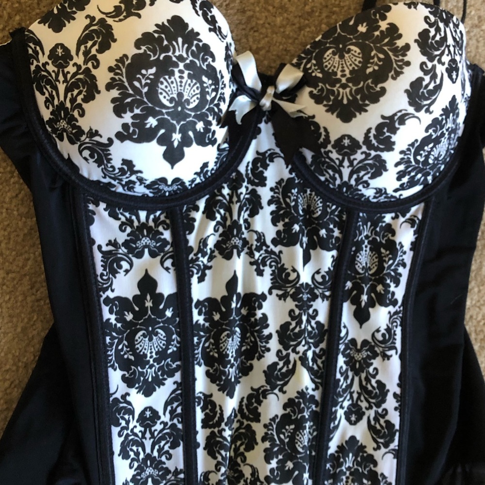 Corset Lingerie w/Garters - 36C - Sexy - Floral - Black & White - Picture 2 of 6